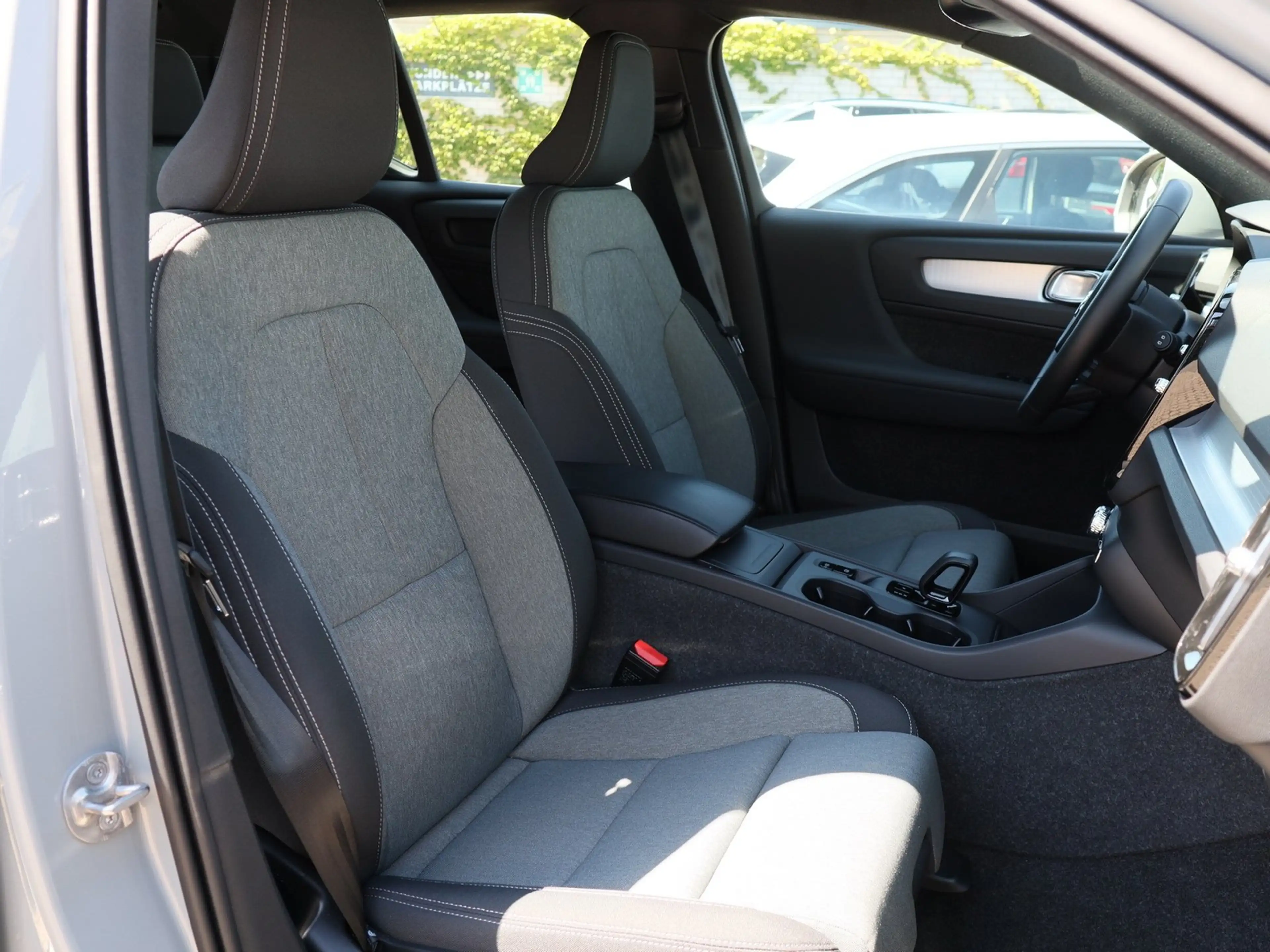 Volvo XC40 B3 Core — photo 6
