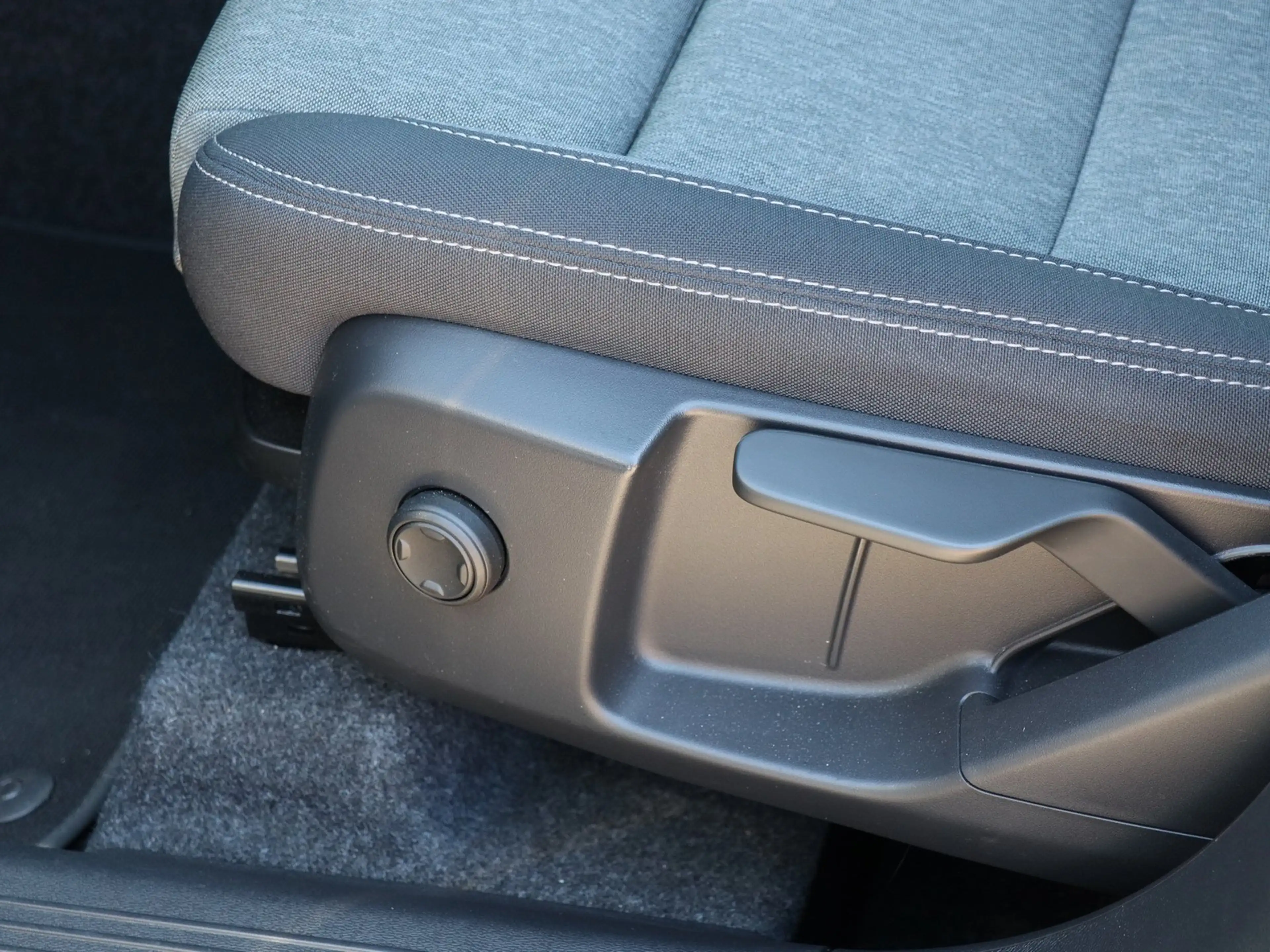 Volvo XC40 B3 Core — photo 13