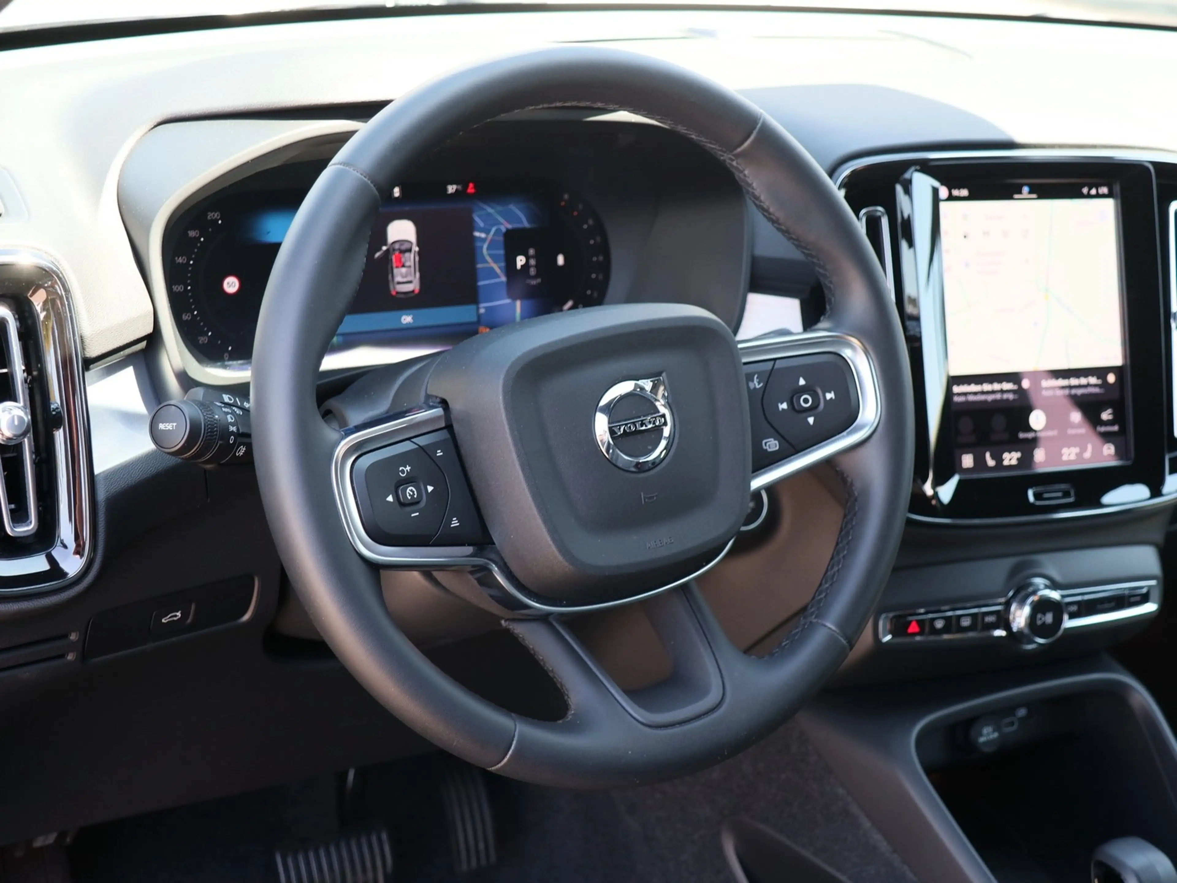 Volvo XC40 B3 Core — photo 9