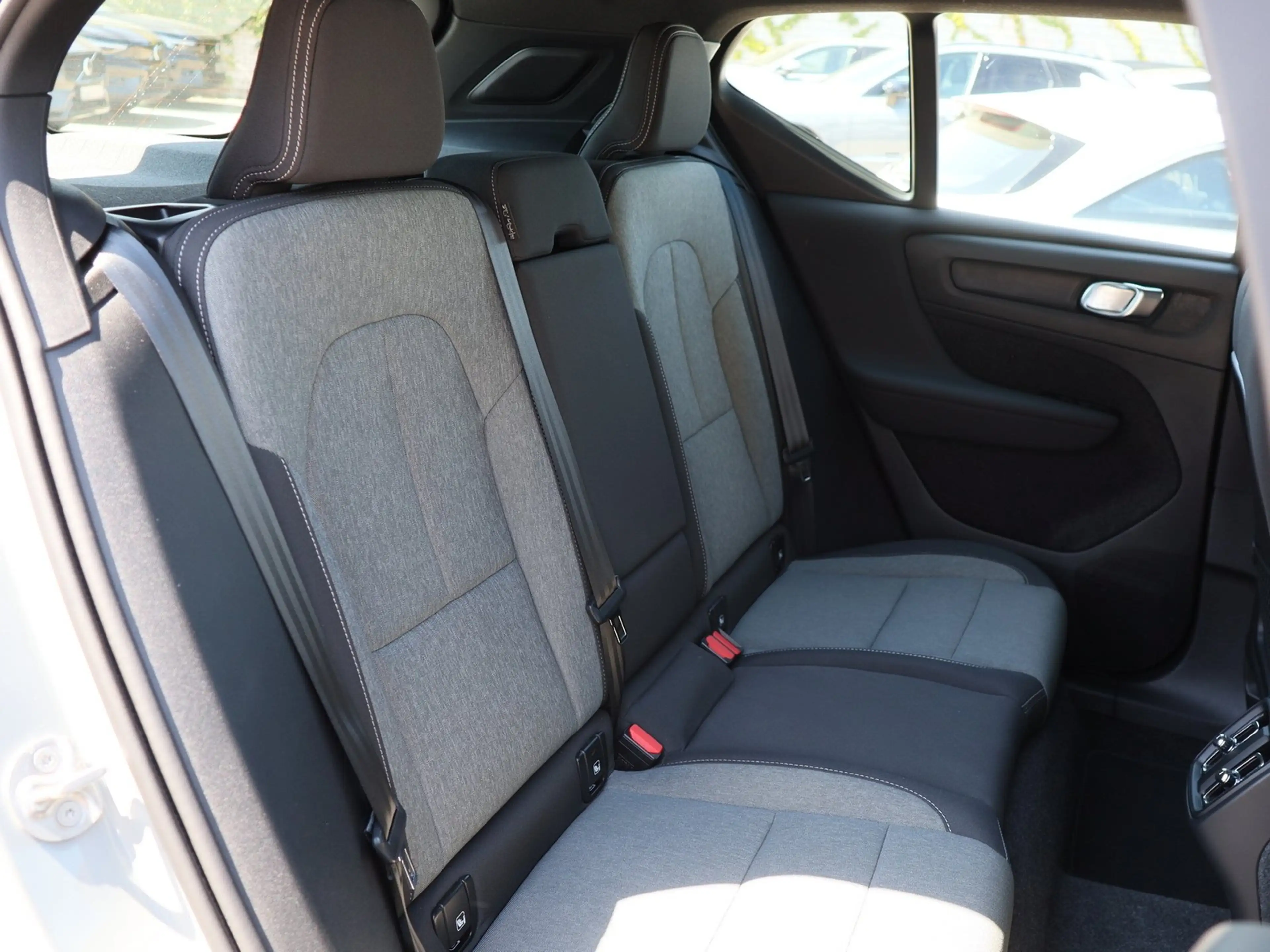 Volvo XC40 B3 Core — photo 4