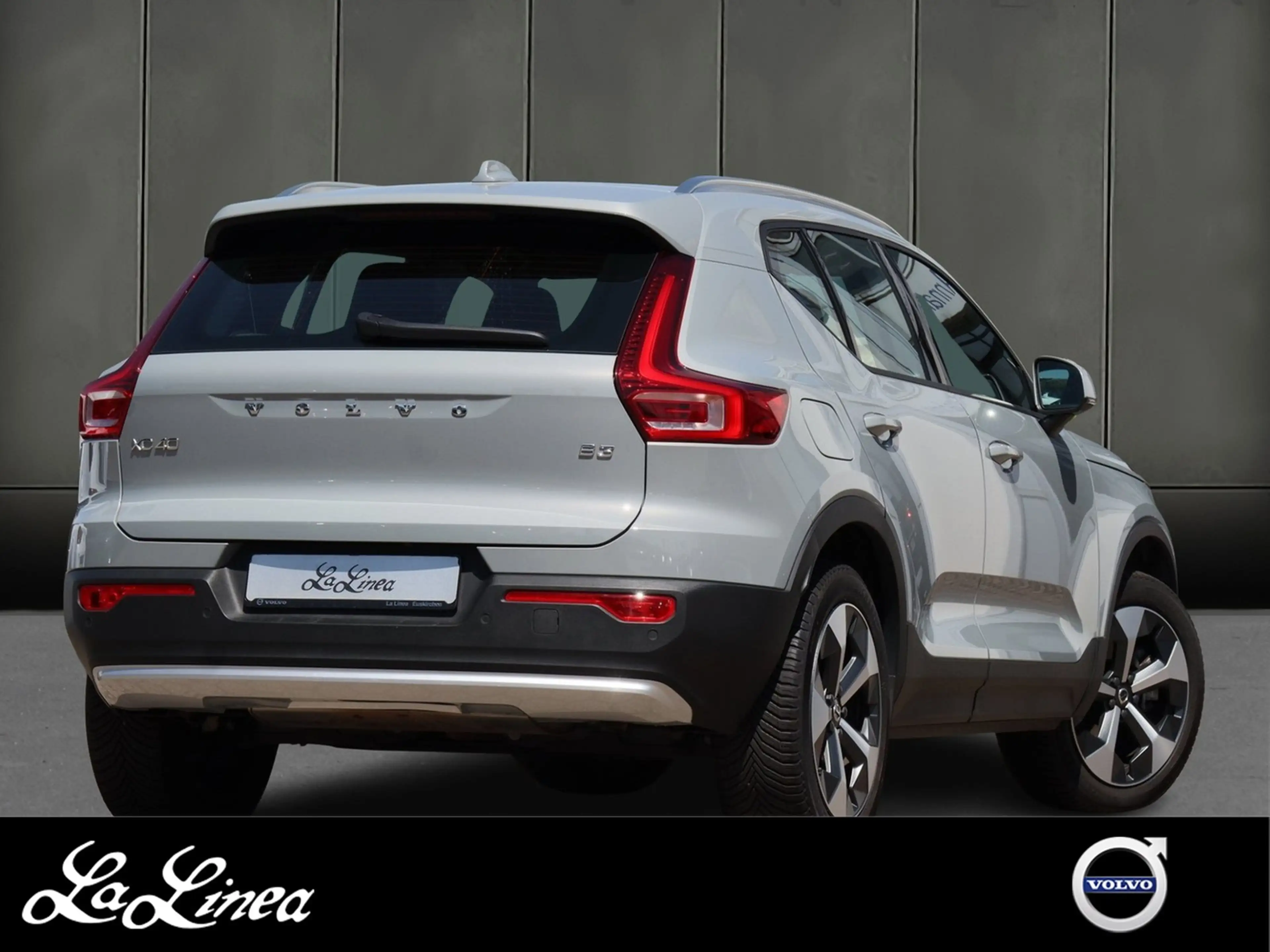 Volvo XC40 B3 Core — photo 2