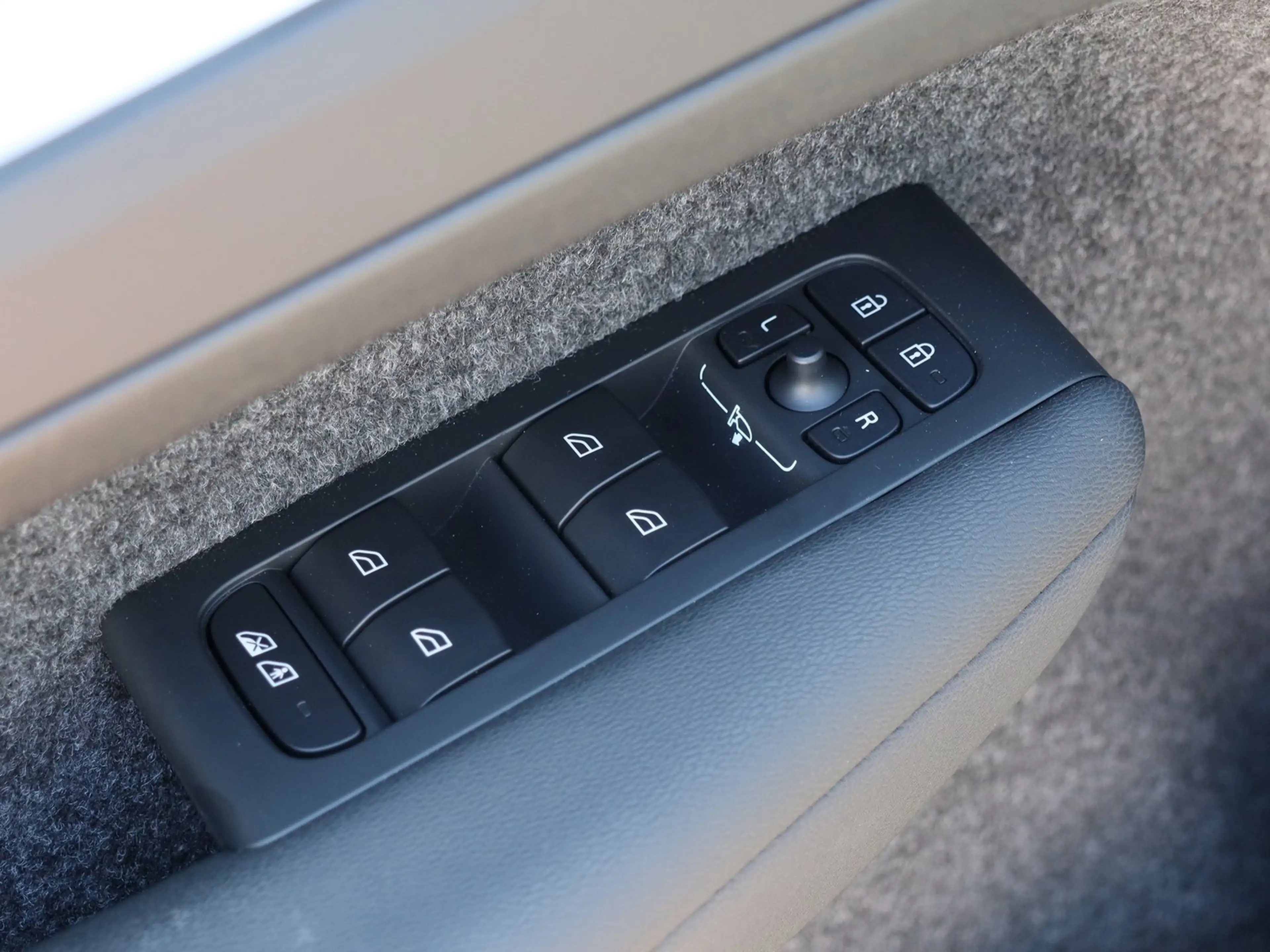 Volvo XC40 B3 Core — photo 15