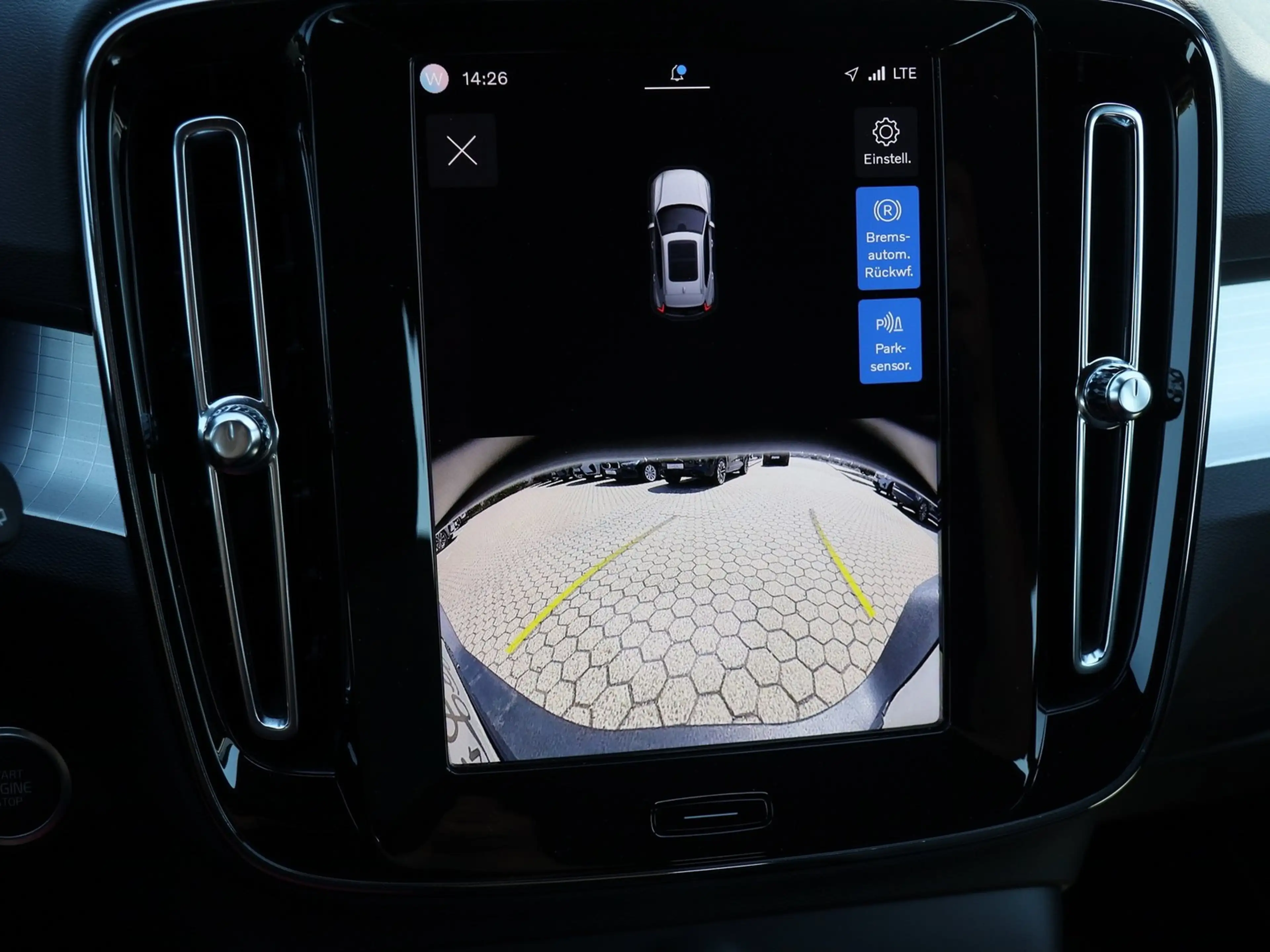 Volvo XC40 B3 Core — photo 12