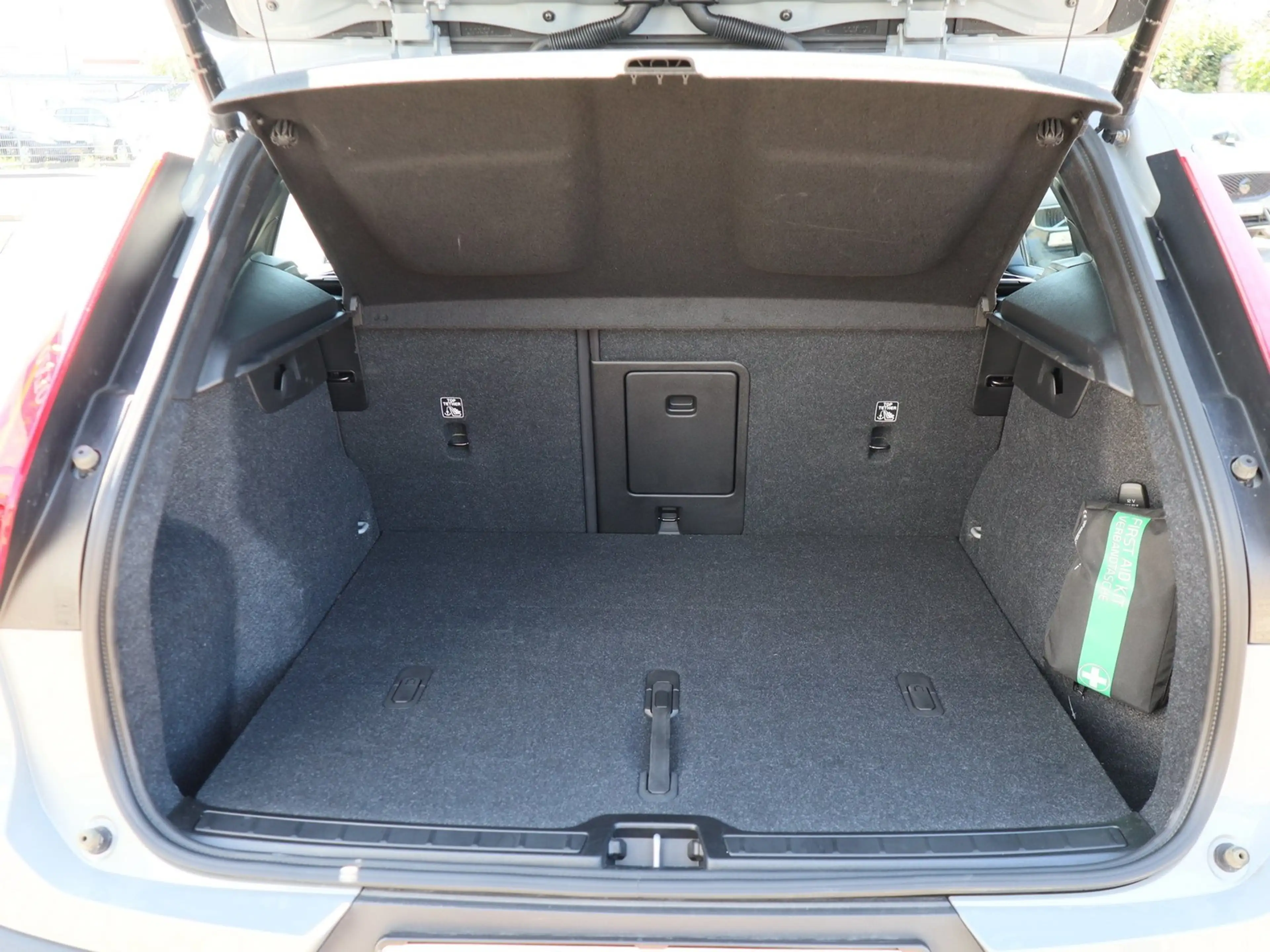 Volvo XC40 B3 Core — photo 11