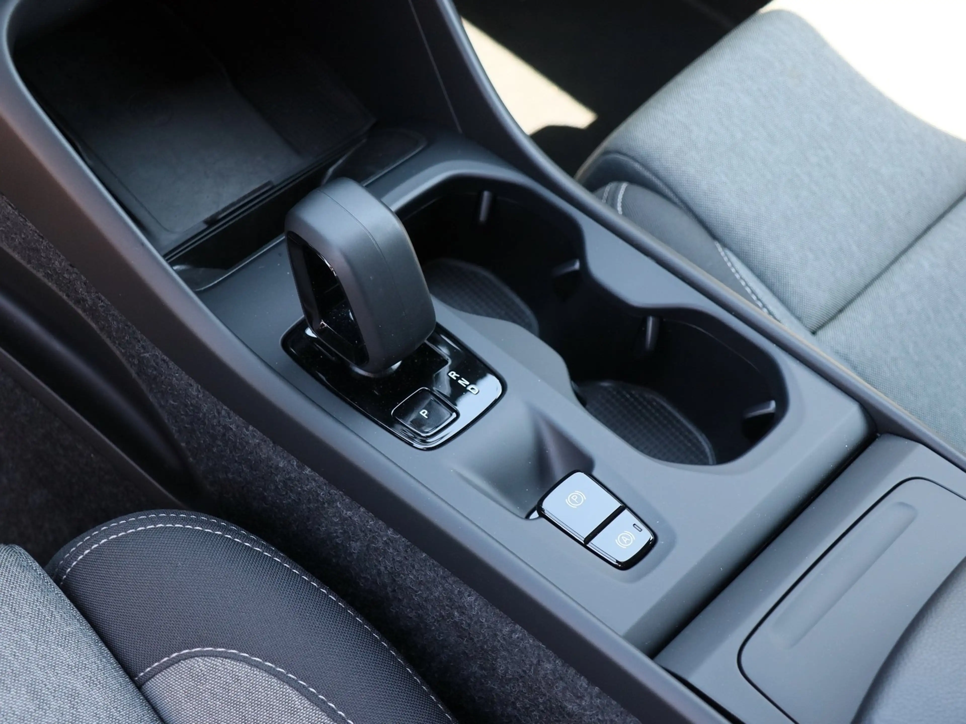 Volvo XC40 B3 Core — photo 10