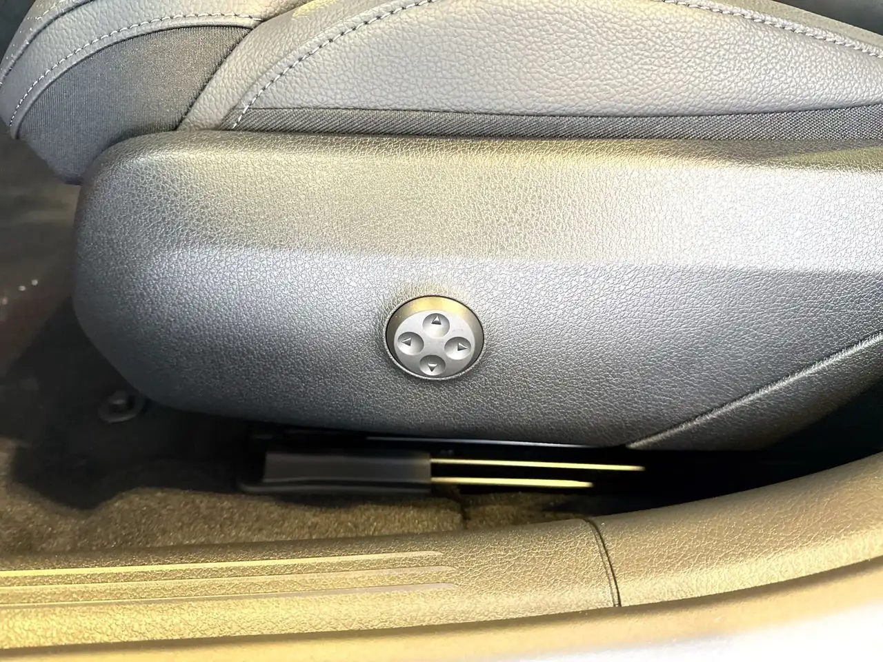 Mercedes-Benz C-Class снимка Mercedes-Benz C-Class