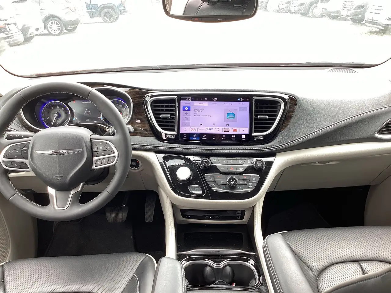 Chrysler Pacifica photo Chrysler Pacifica