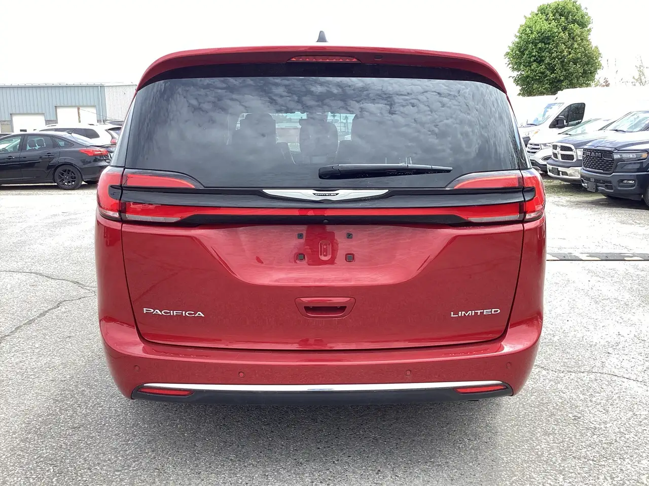 Chrysler Pacifica photo Chrysler Pacifica