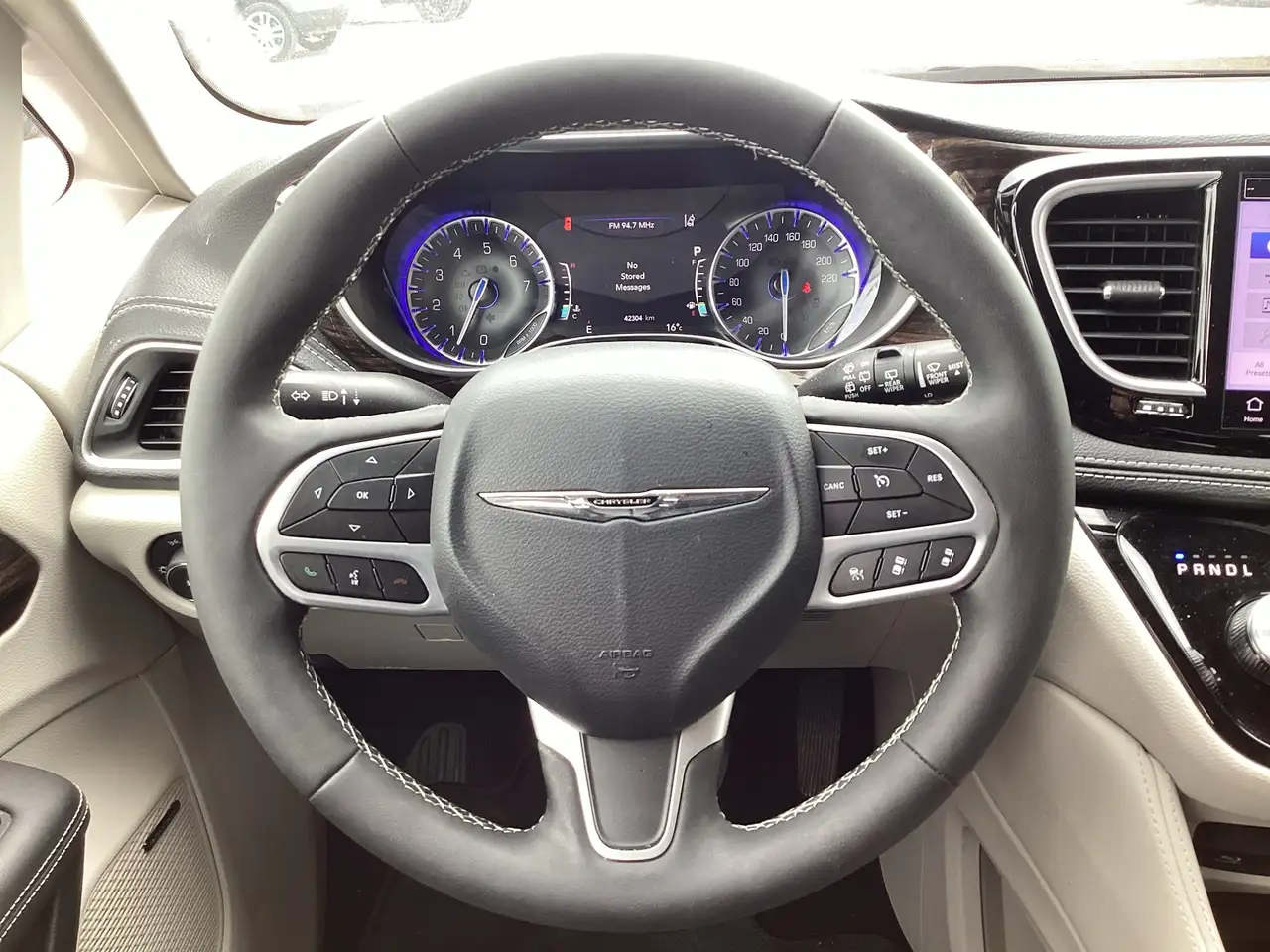 Chrysler Pacifica photo Chrysler Pacifica
