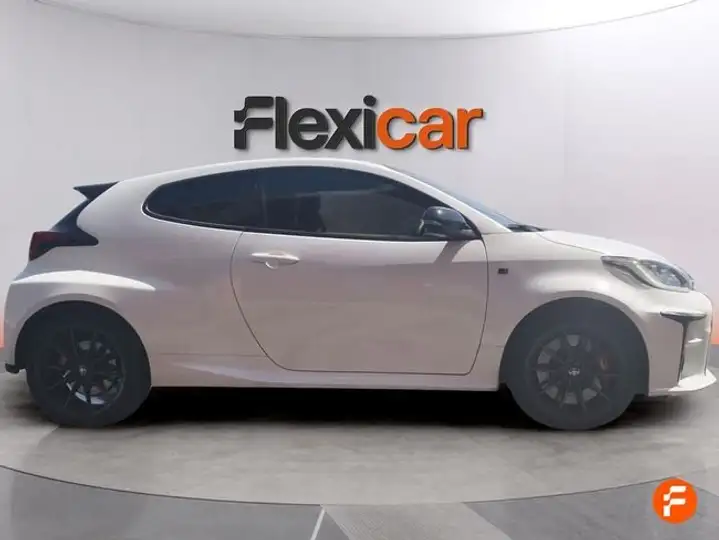 Toyota Yaris 2022, foto 2