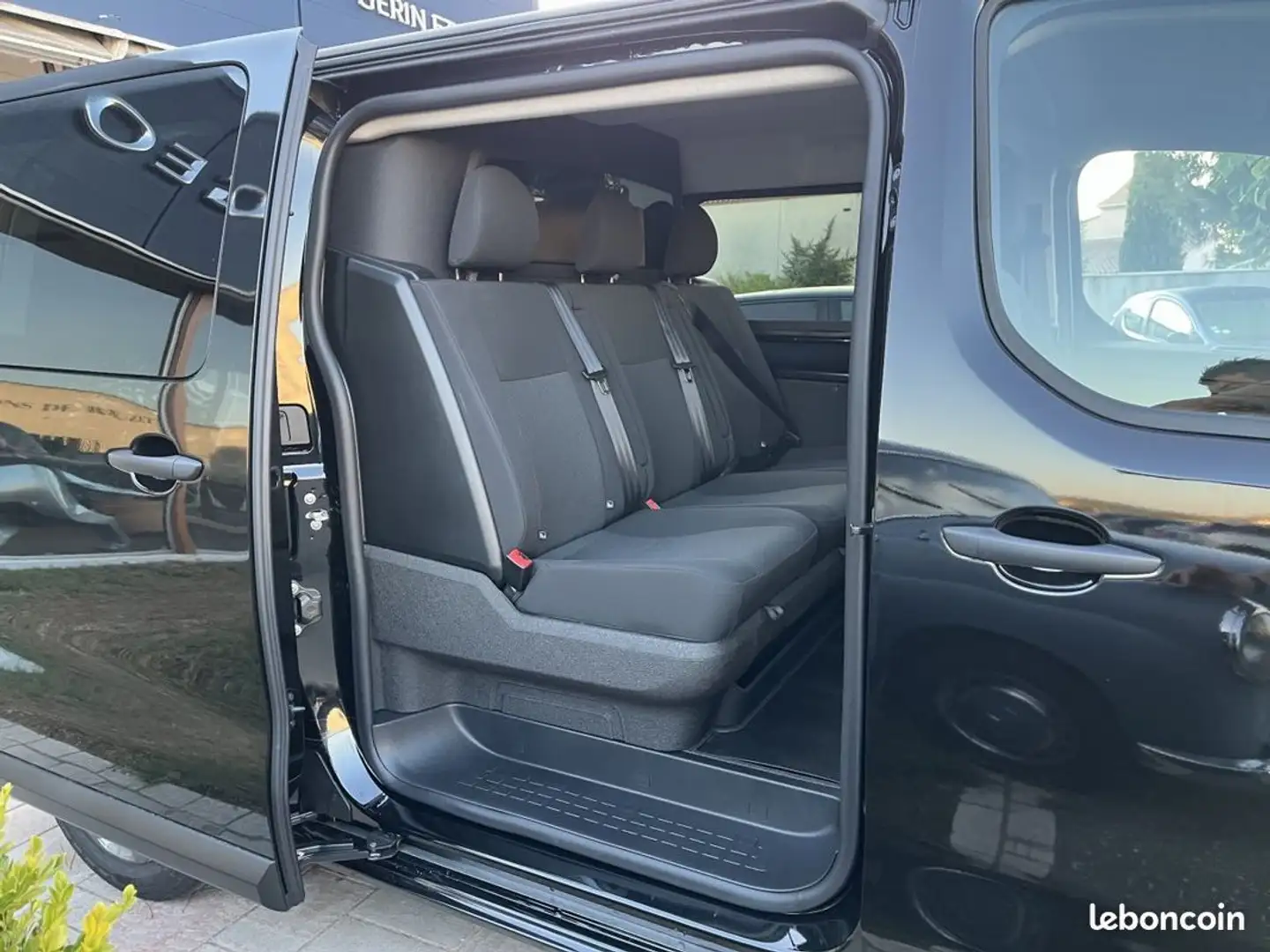 Peugeot Expert (3) Taille M 2.0 BHDI 145 AT CAF PACK PC Noir - 2