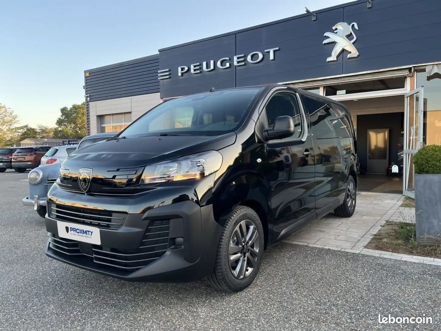 Peugeot Expert (3) Taille M 2.0 BHDI 145 AT CAF PACK PC Noir - 1