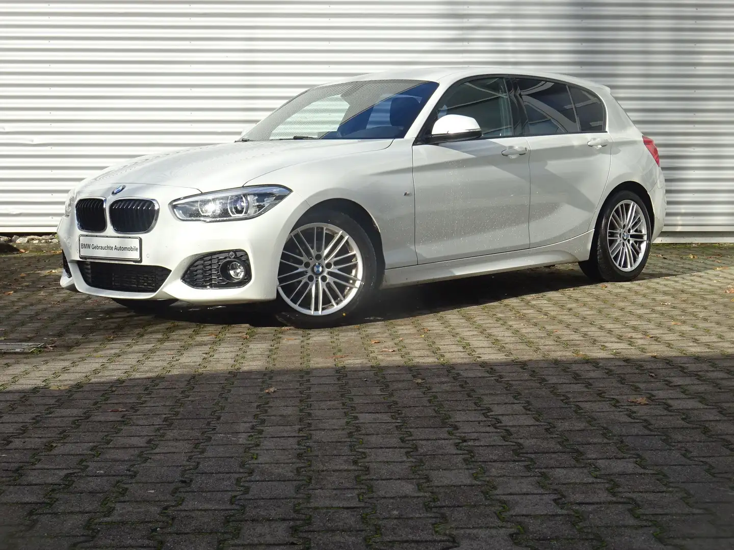 BMW 118 i 5-t. M Sport LED Navi Bluetooth PDC-vo+hi Weiß - 2