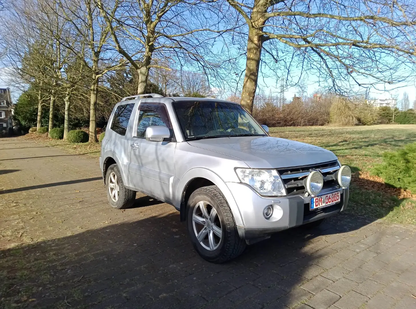 Mitsubishi Pajero 3.2 DI-D Automatik Intense Silber - 2