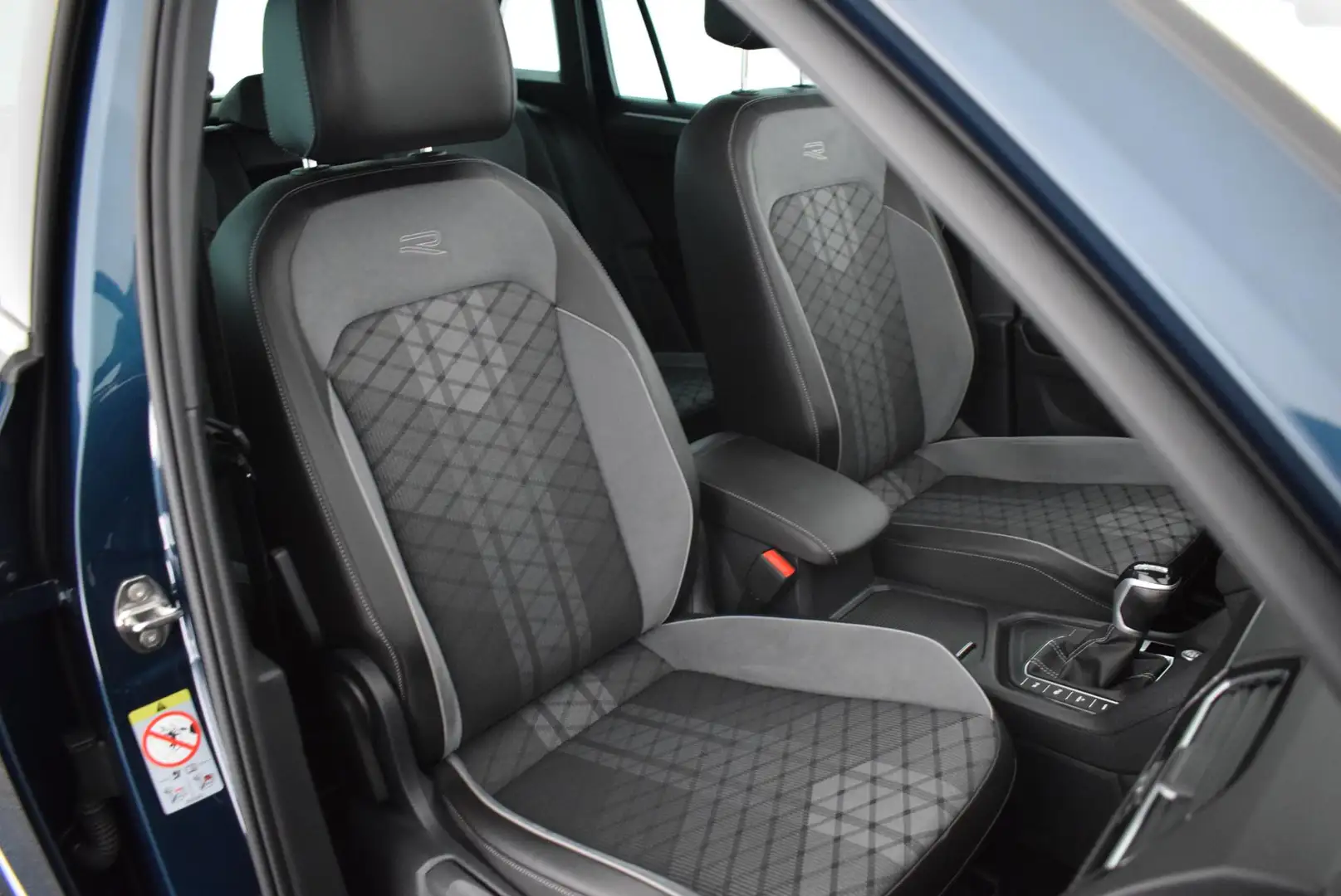 Volkswagen Tiguan 1.4 TSI eHybrid 245pk R-Line Business + Trekhaak S Blauw - 2