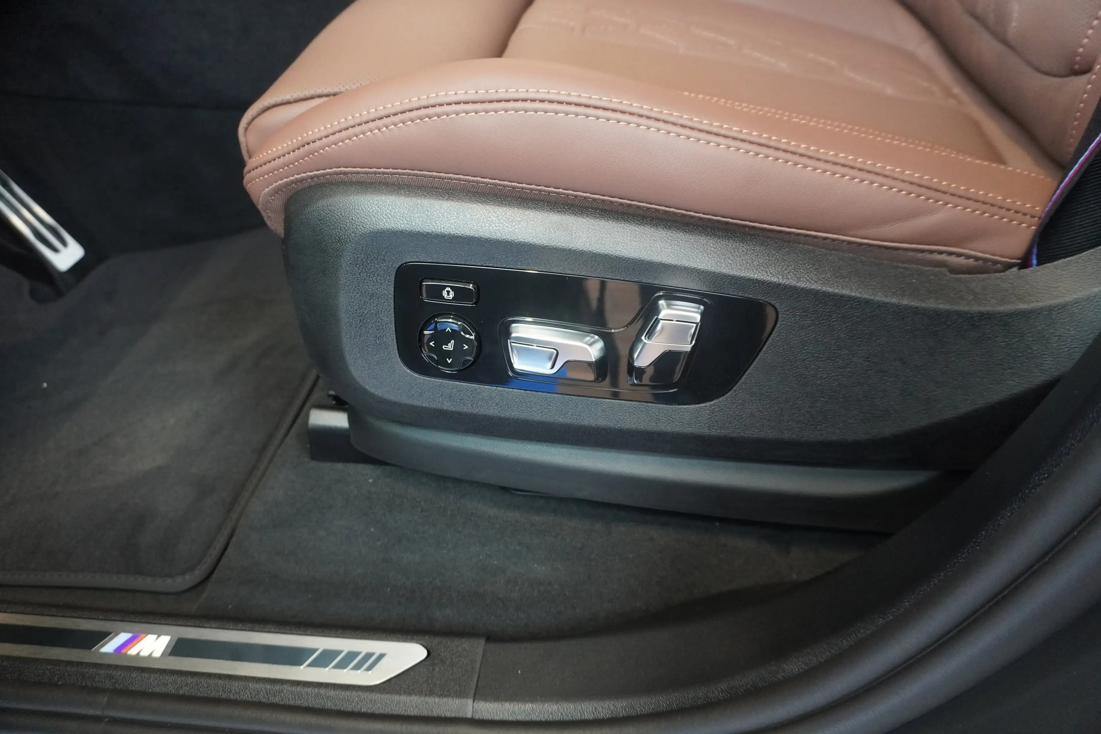 BMW X7 xDrive40d M Sport PRO AHK Standhz Aktivlenkung Mas — photo 10