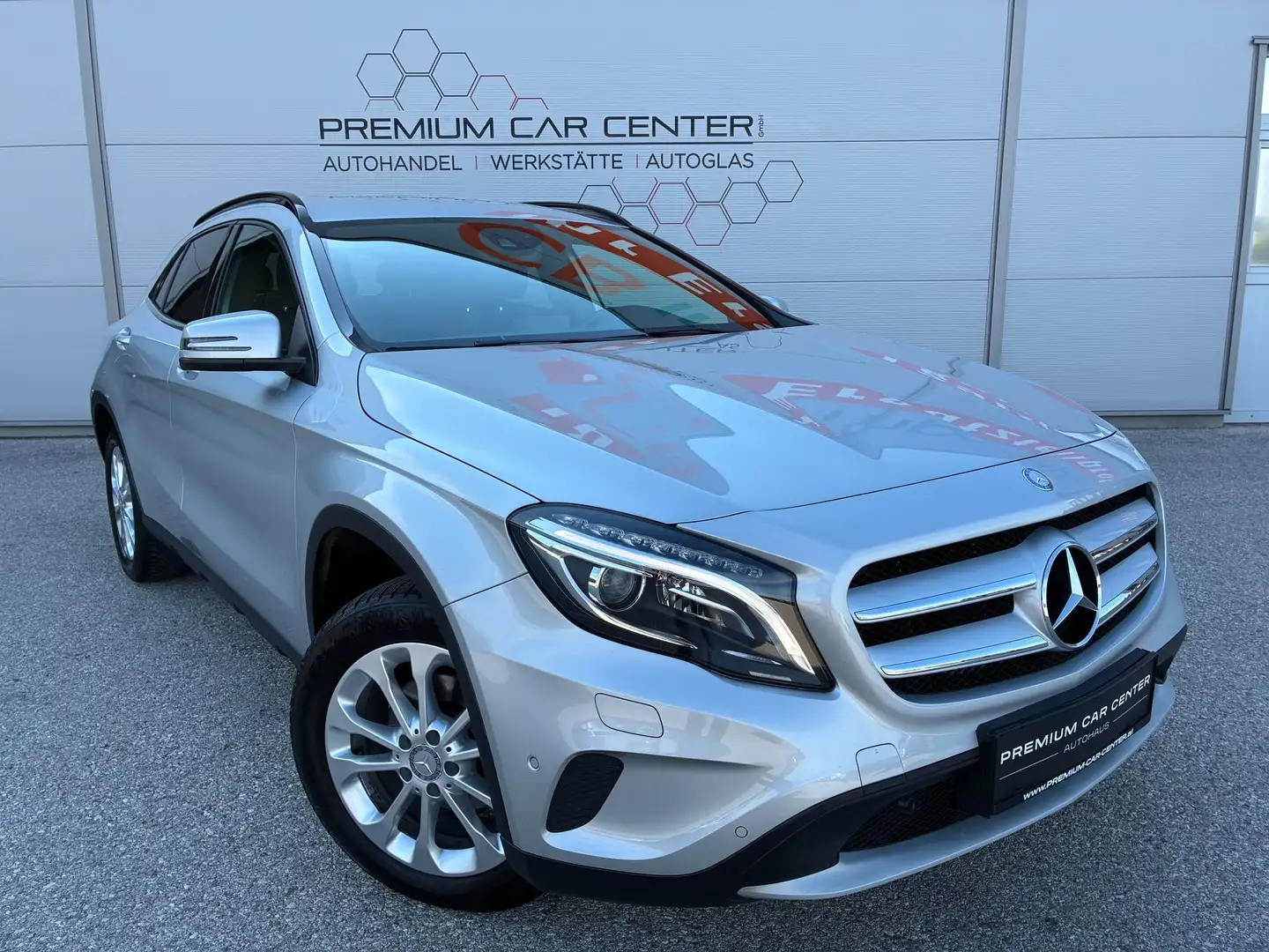 Mercedes-Benz GLA 200 CDI 4MATIC Aut. XENON / NAVI / ALLRAD / PARKPILOT Grau - 1
