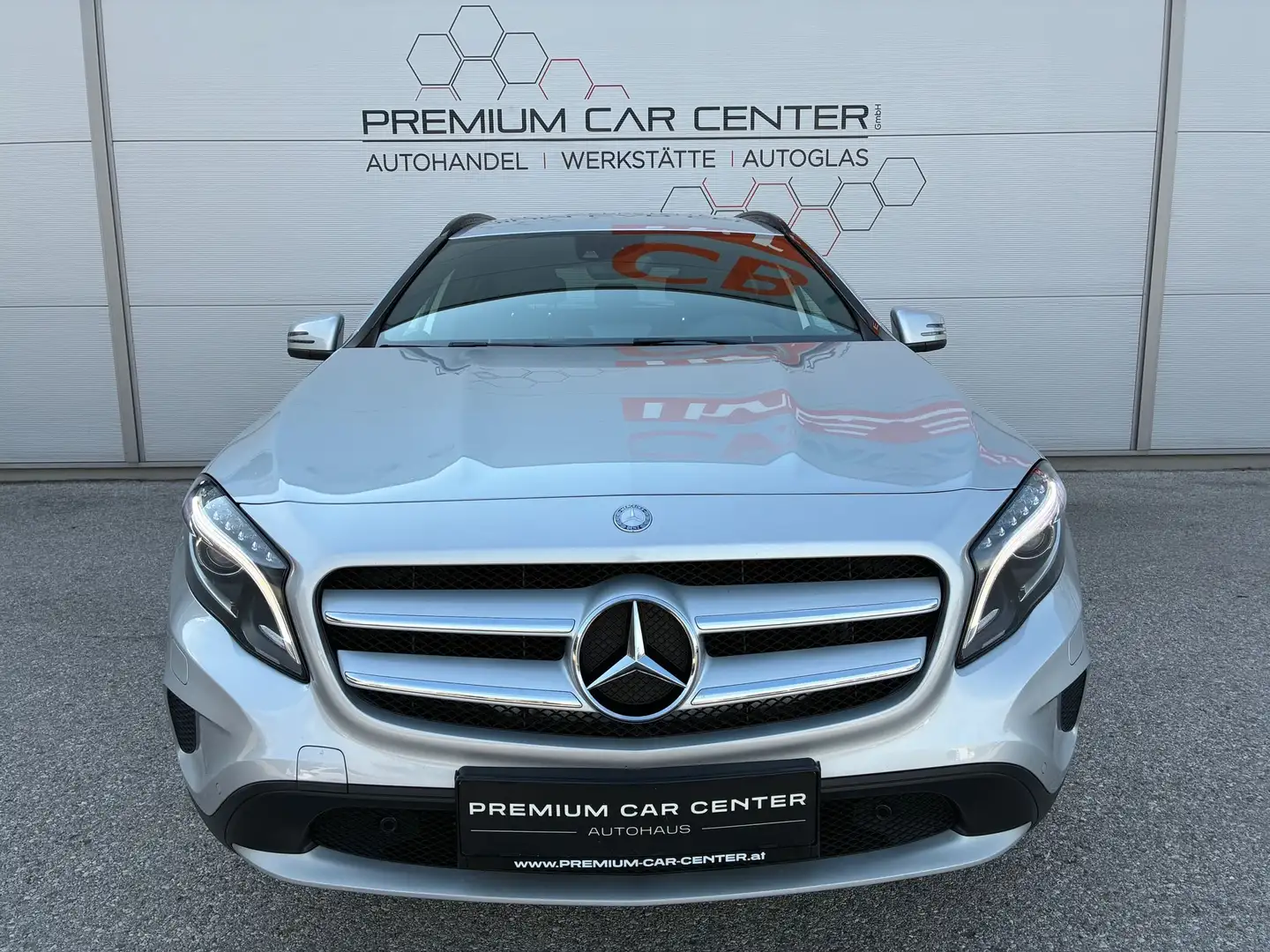 Mercedes-Benz GLA 200 CDI 4MATIC Aut. XENON / NAVI / ALLRAD / PARKPILOT Grau - 2