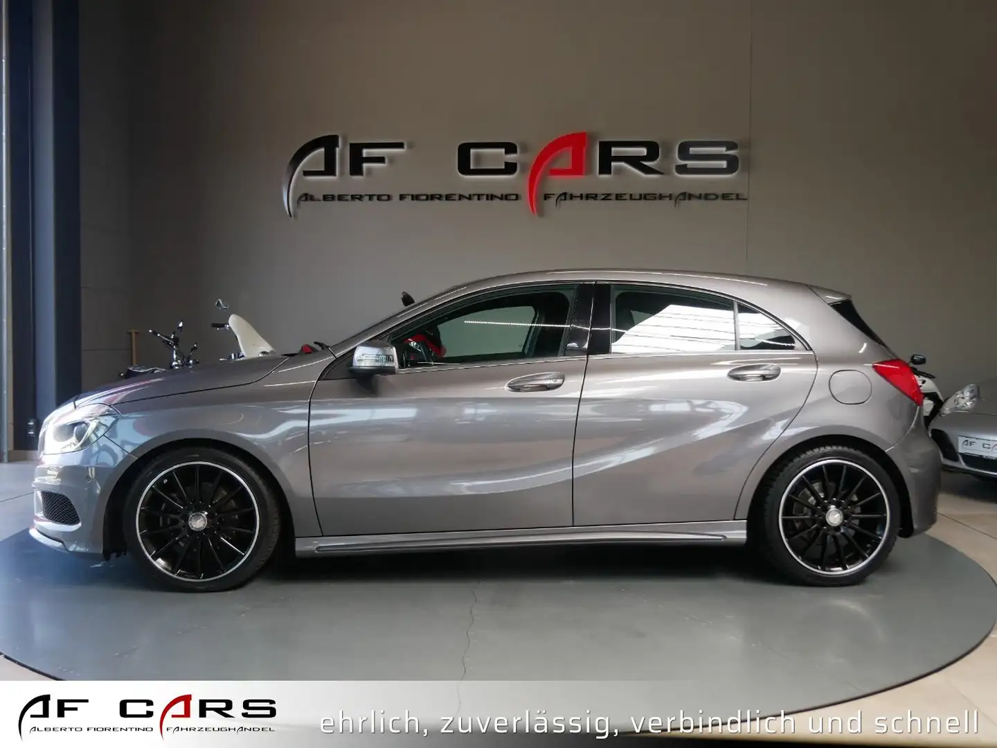 Mercedes-Benz A 200 CDI Street Style AMG Sportpaket A 200   Aut. Grau - 2