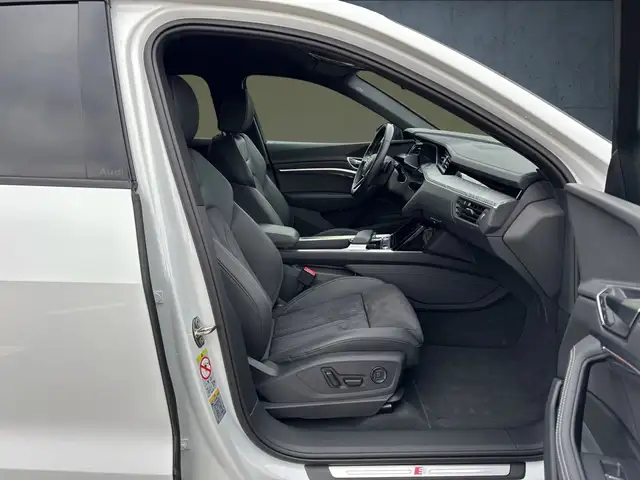Audi Q8 E-Tron view 15