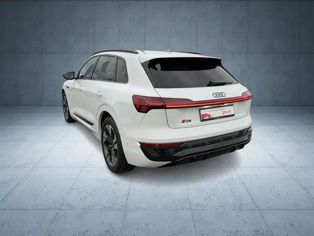 Audi Q8 E-Tron view 3
