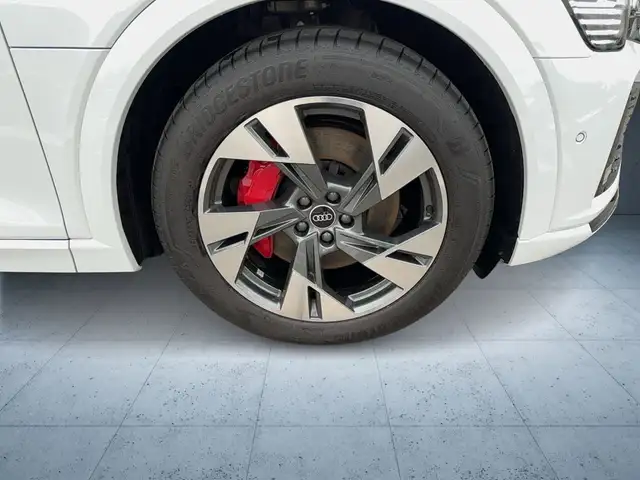 Audi Q8 E-Tron view 7