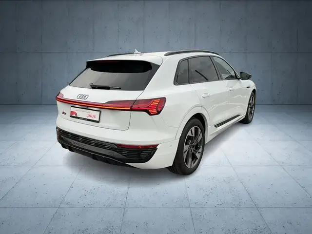 Audi Q8 E-Tron view 5