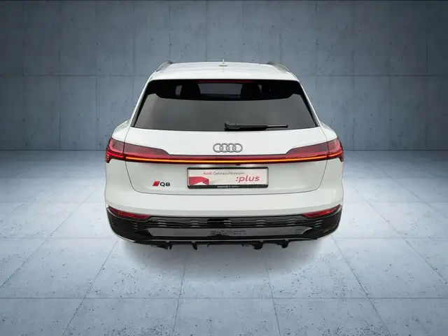 Audi Q8 E-Tron view 4