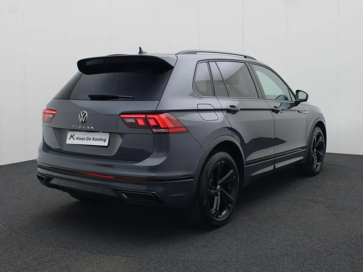 Volkswagen Tiguan 1.5TSIe/150PK R Line Black style DSG · Navigatie · Grigio - 2