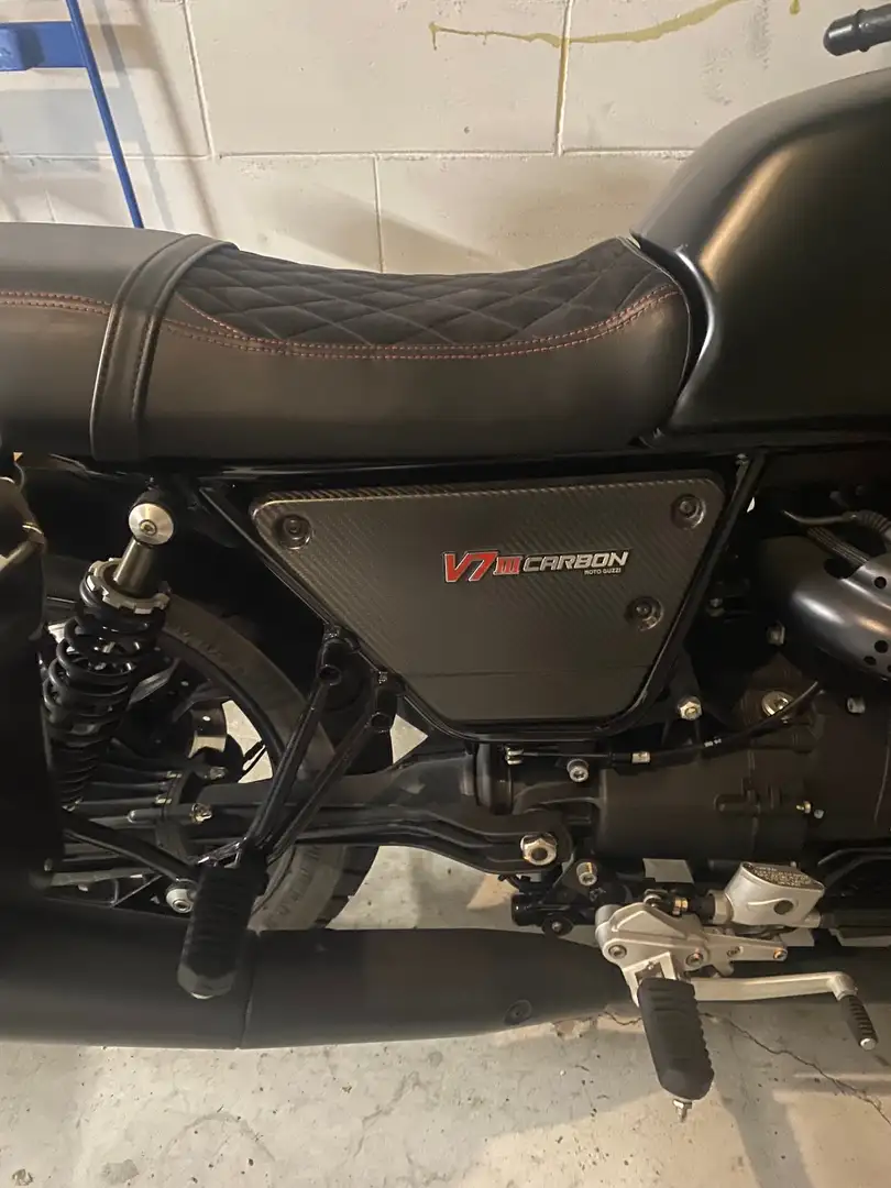 Moto Guzzi V 7 III Carbon Negru - 2