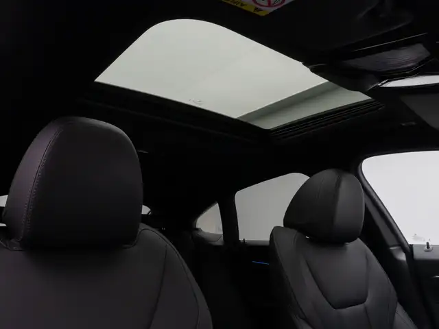 BMW I4 view 30