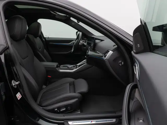 BMW I4 view 24