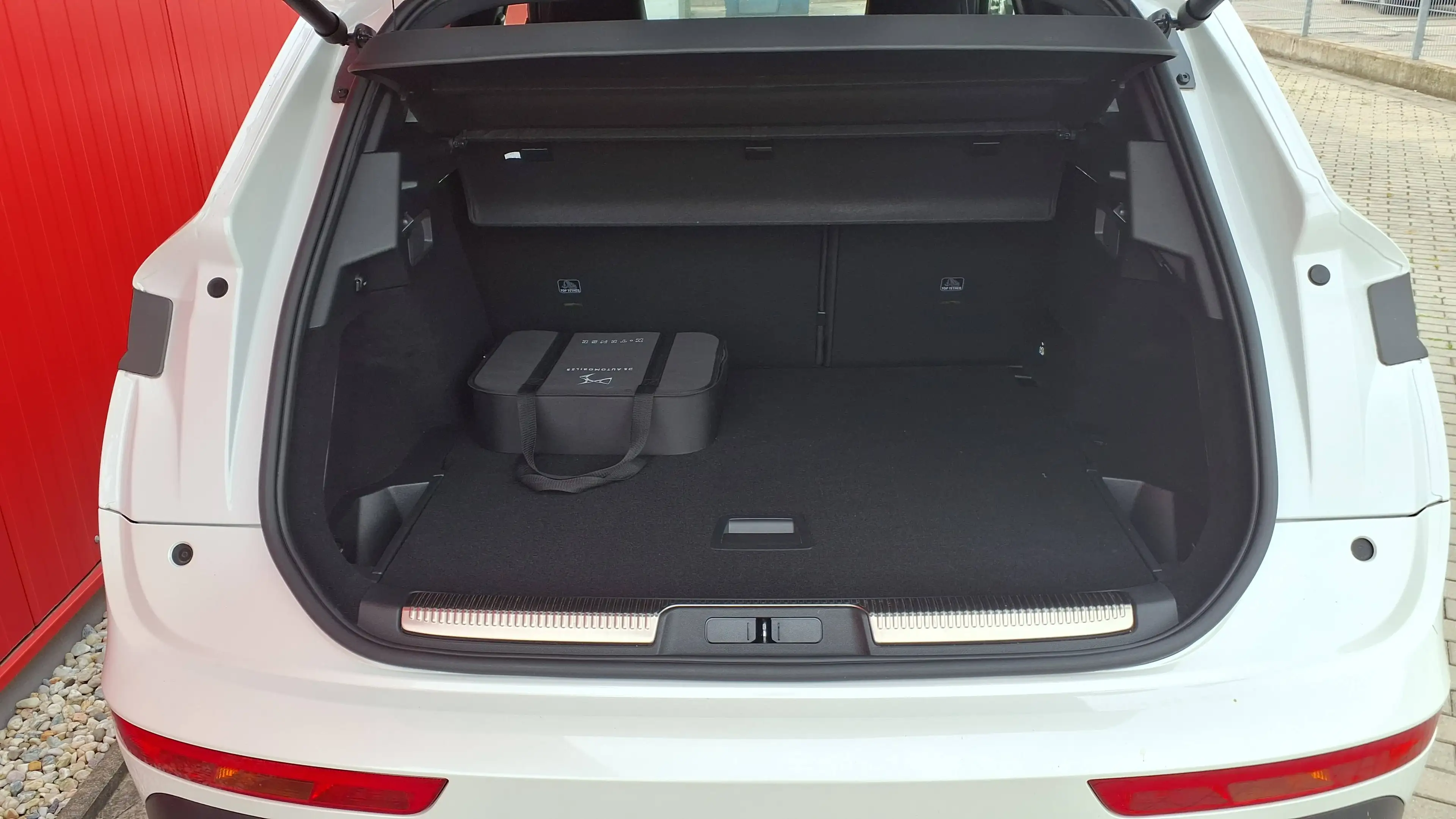 DS Automobiles DS 7 Crossback E-Tense 300 4x4 Performance Line+ — photo 6