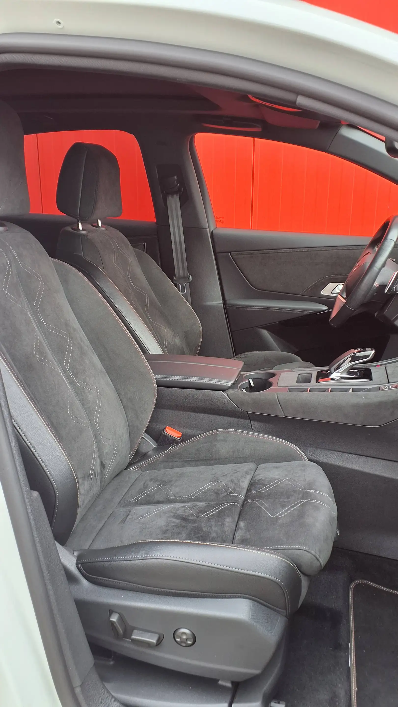 DS Automobiles DS 7 Crossback E-Tense 300 4x4 Performance Line+ — photo 15