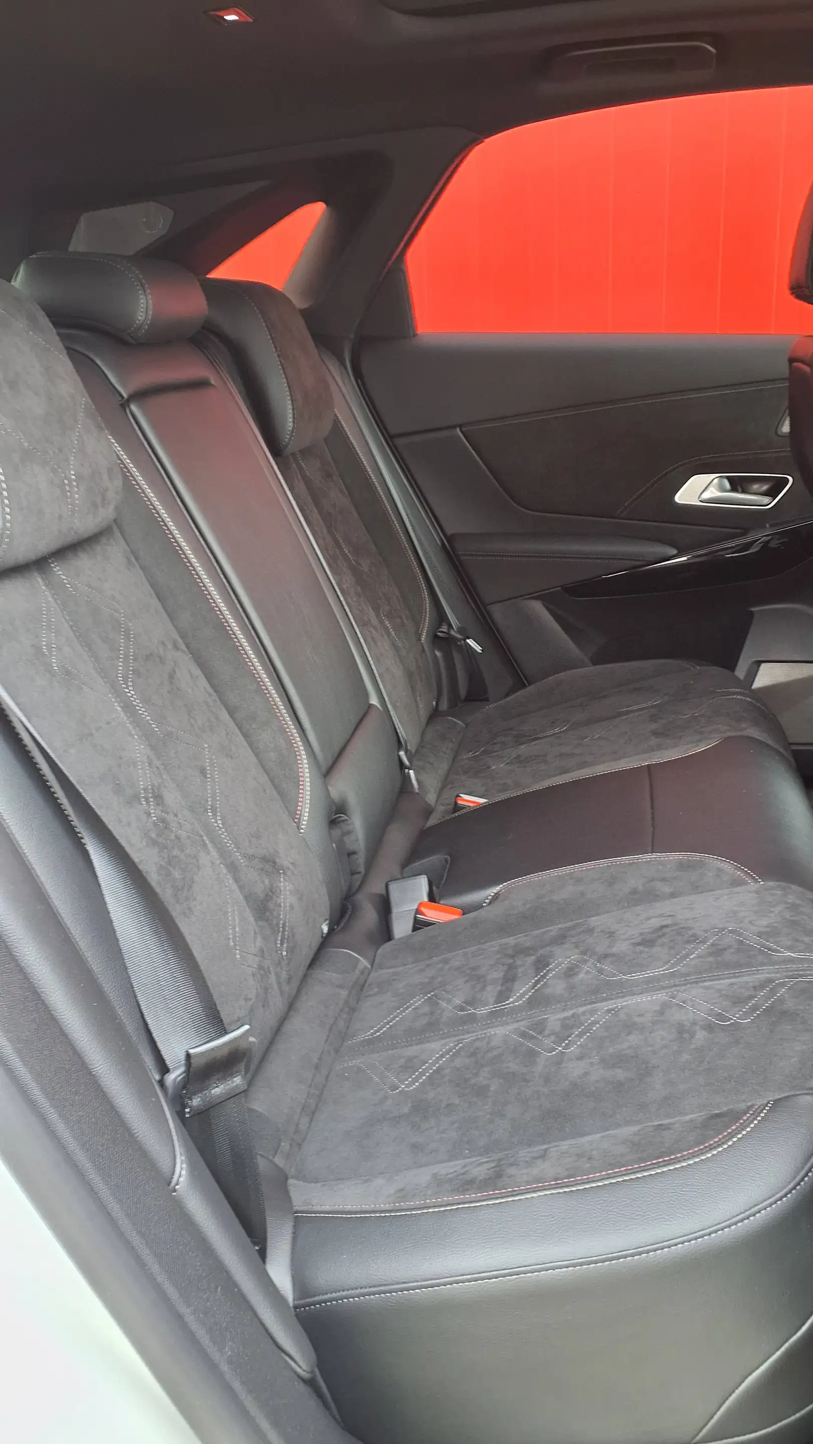 DS Automobiles DS 7 Crossback E-Tense 300 4x4 Performance Line+ — photo 9