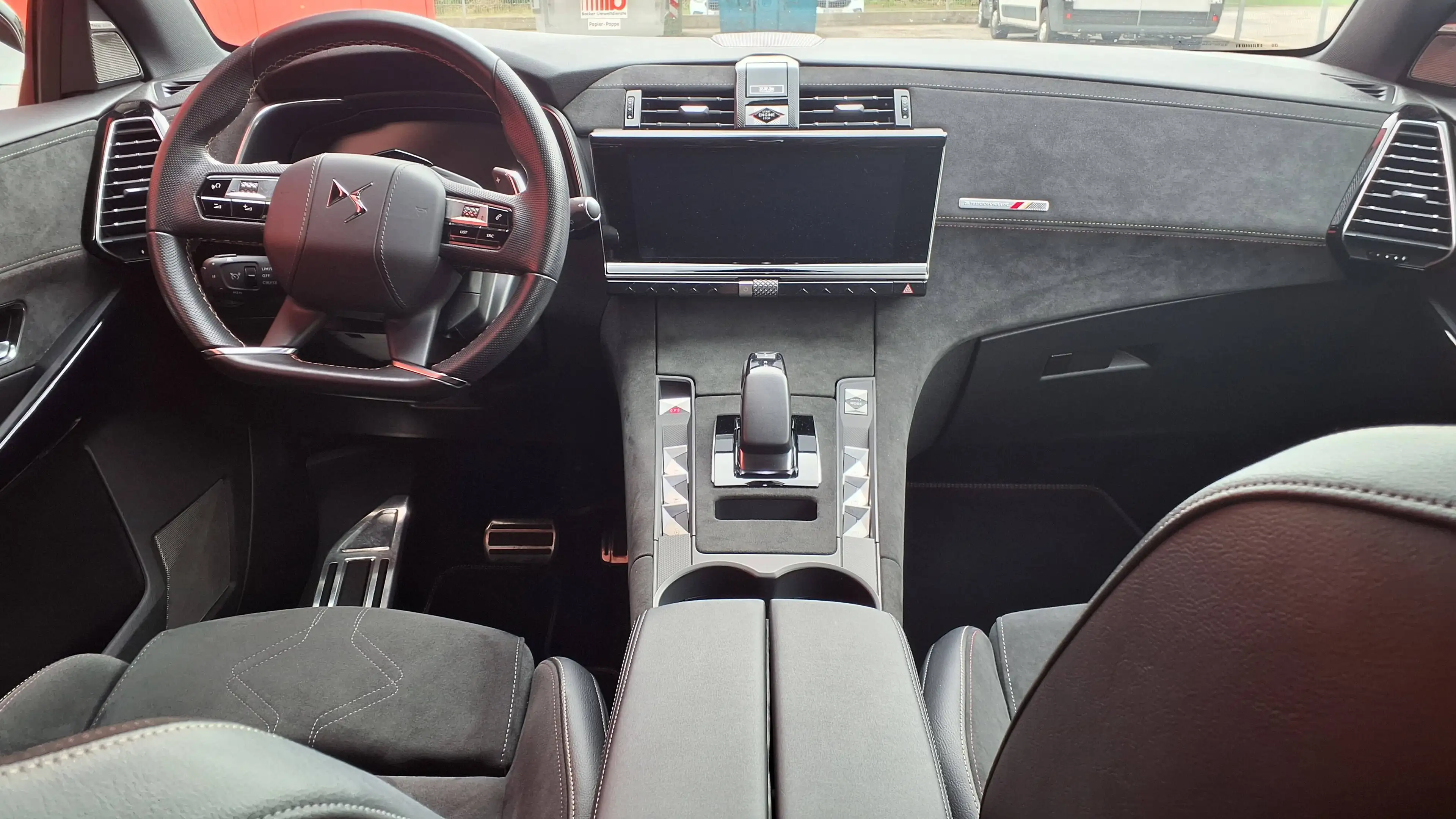 DS Automobiles DS 7 Crossback E-Tense 300 4x4 Performance Line+ — photo 12