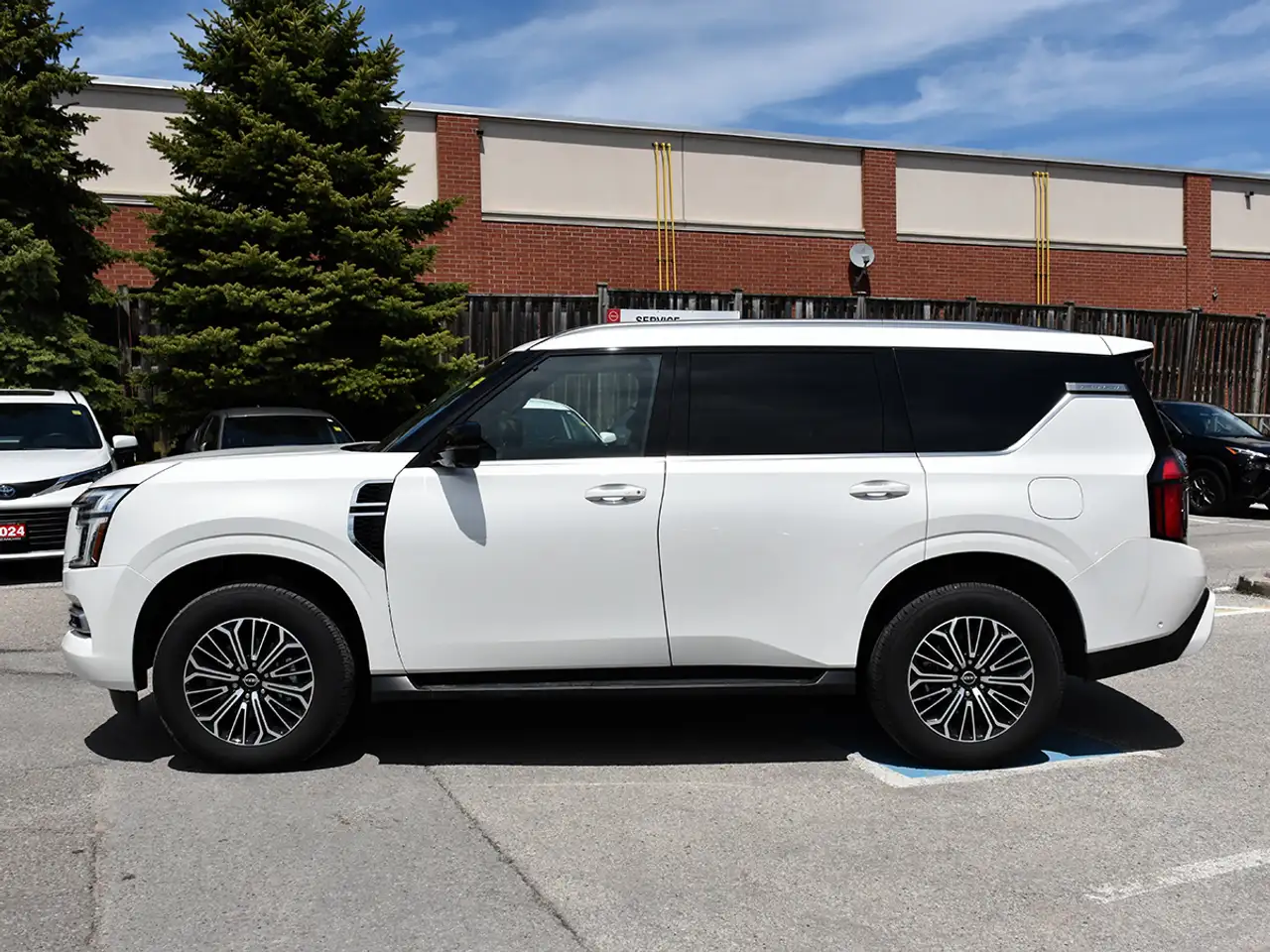 Nissan Armada снимка Nissan Armada