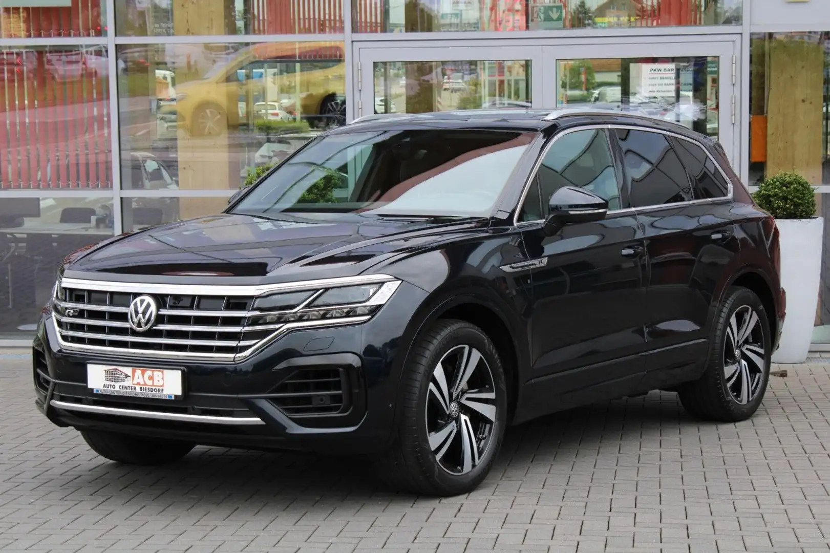Volkswagen Touareg R-Line IQ LED Pano Stdhzg AHK Nachtsicht Azul - 2