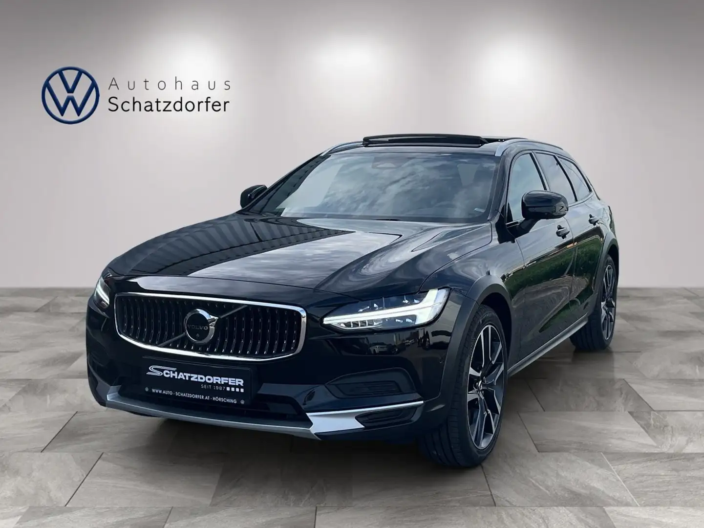 Volvo V90 Cross Country Plus B4 AWD Geartronic Schwarz - 1