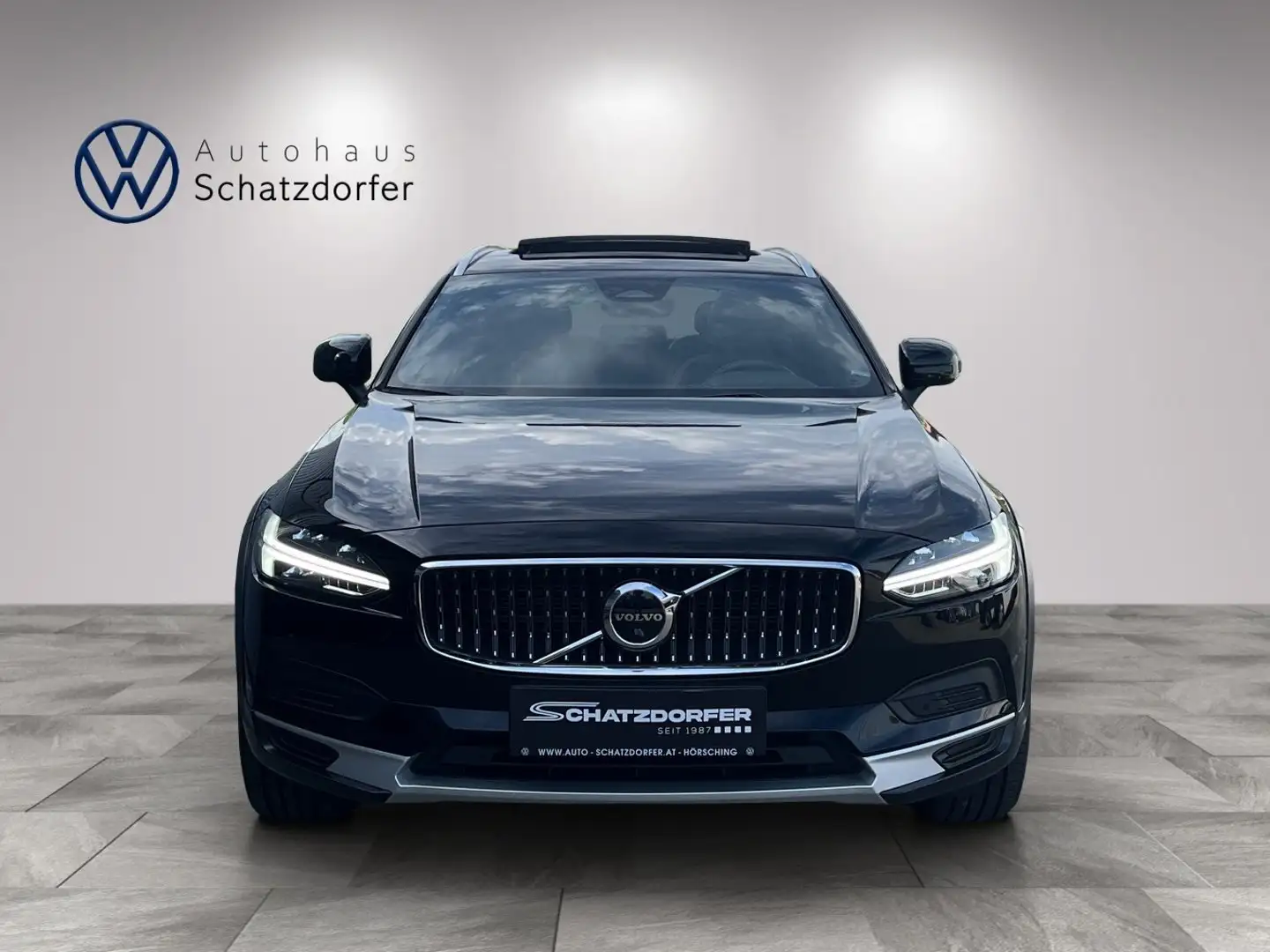 Volvo V90 Cross Country Plus B4 AWD Geartronic Schwarz - 2