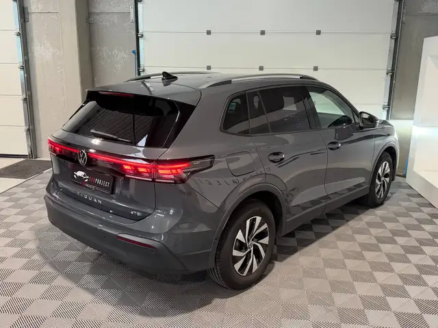 Volkswagen Tiguan view 9