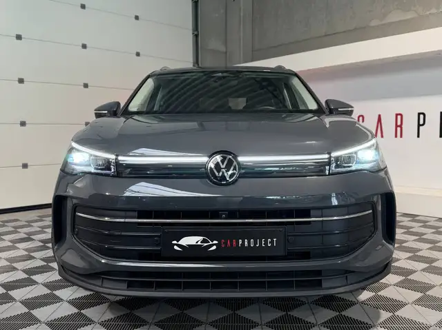 Volkswagen Tiguan view 5