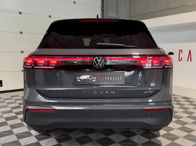 Volkswagen Tiguan view 12