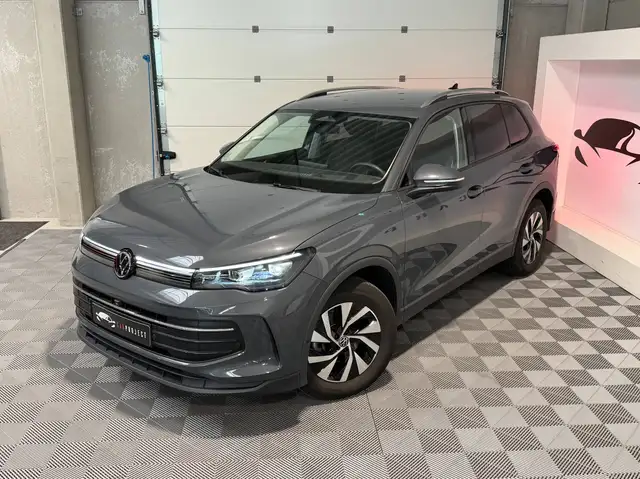 Volkswagen Tiguan view 2