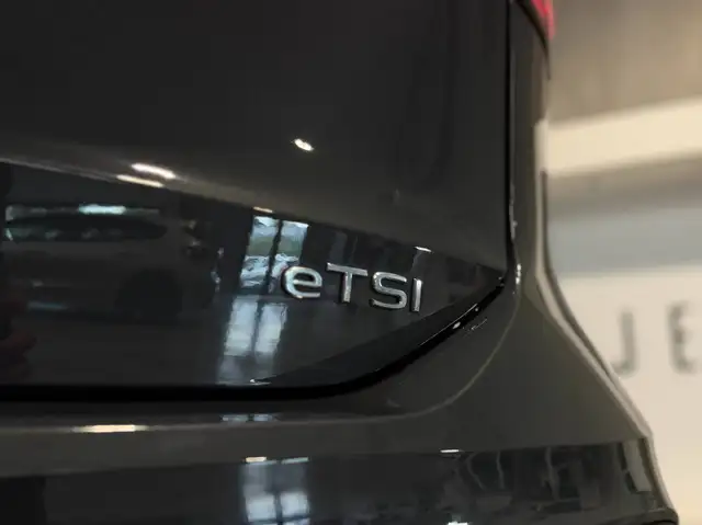 Volkswagen Tiguan view 13