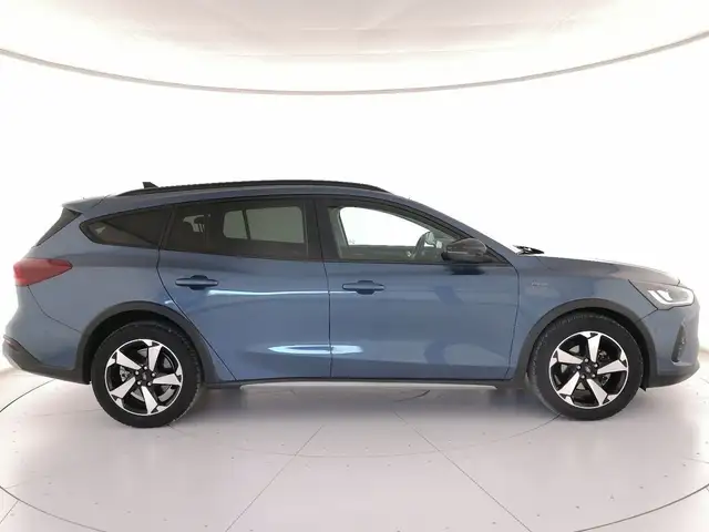 Ford Focus view 3