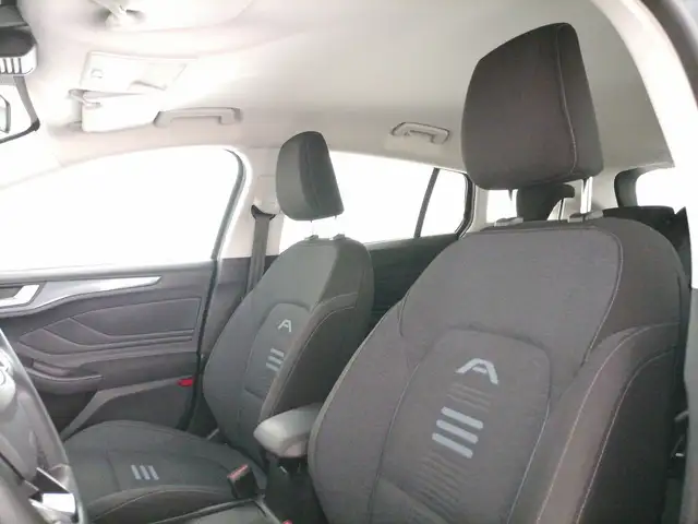 Ford Focus view 12