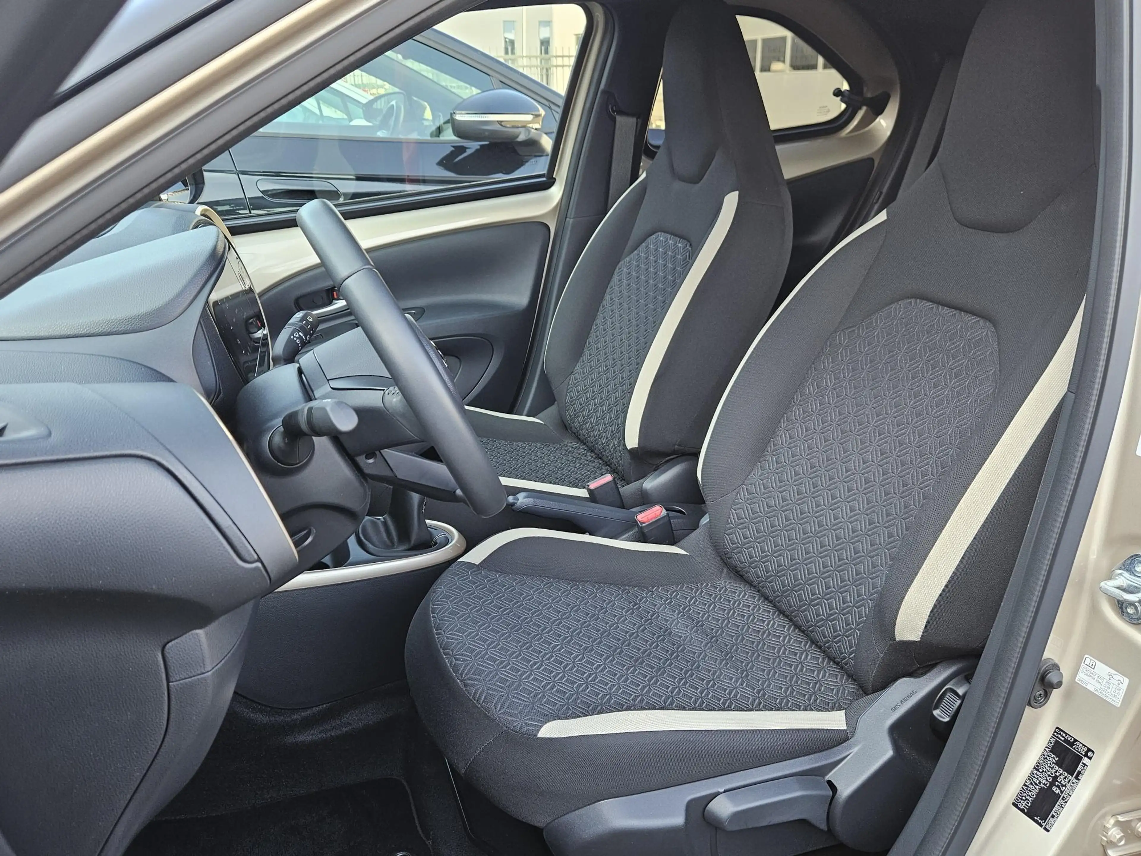 Toyota Aygo X 1.0 VVT-i MT Pulse Two Tone Fabrieksgarantie — photo 25