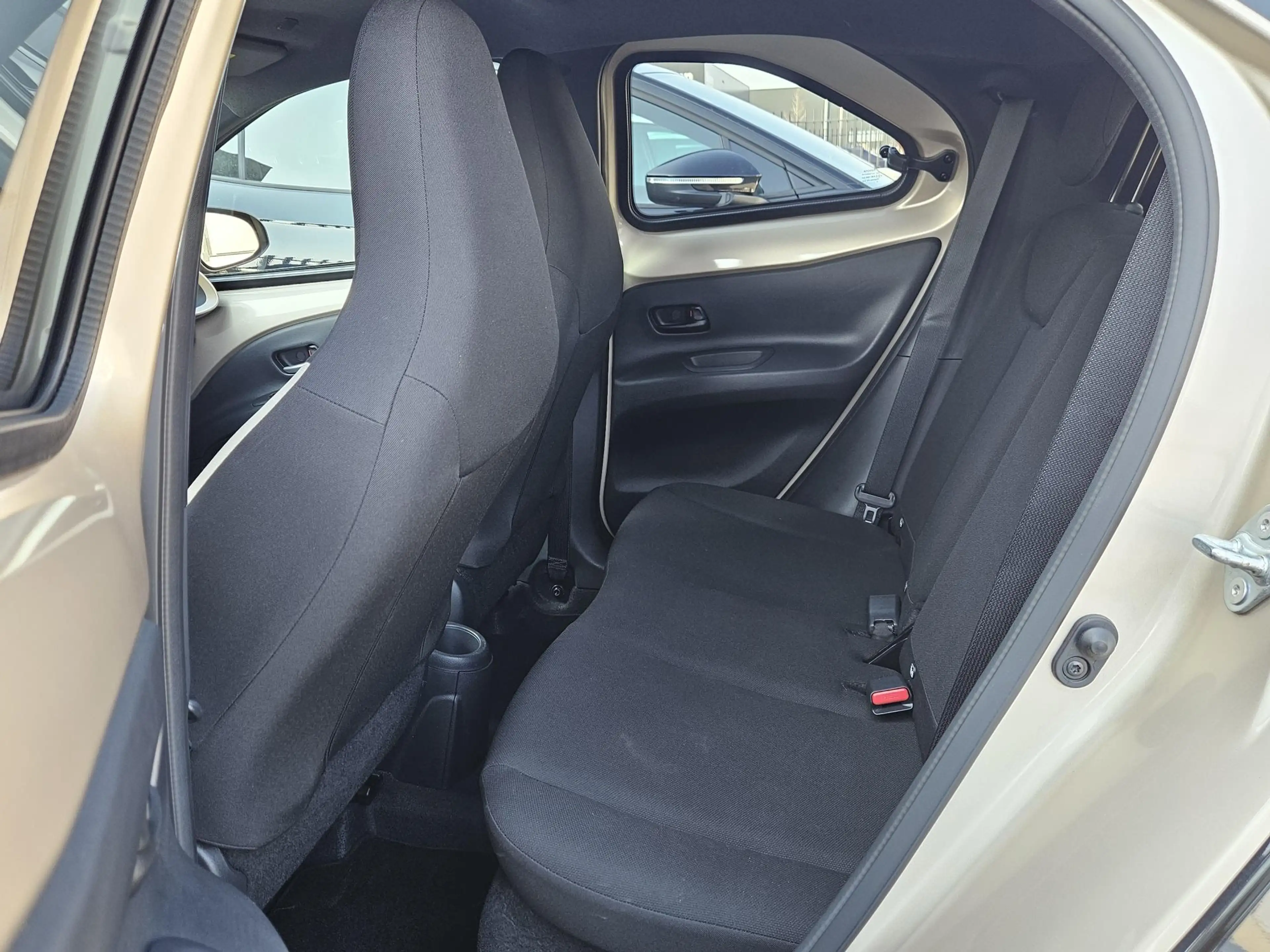 Toyota Aygo X 1.0 VVT-i MT Pulse Two Tone Fabrieksgarantie — photo 26