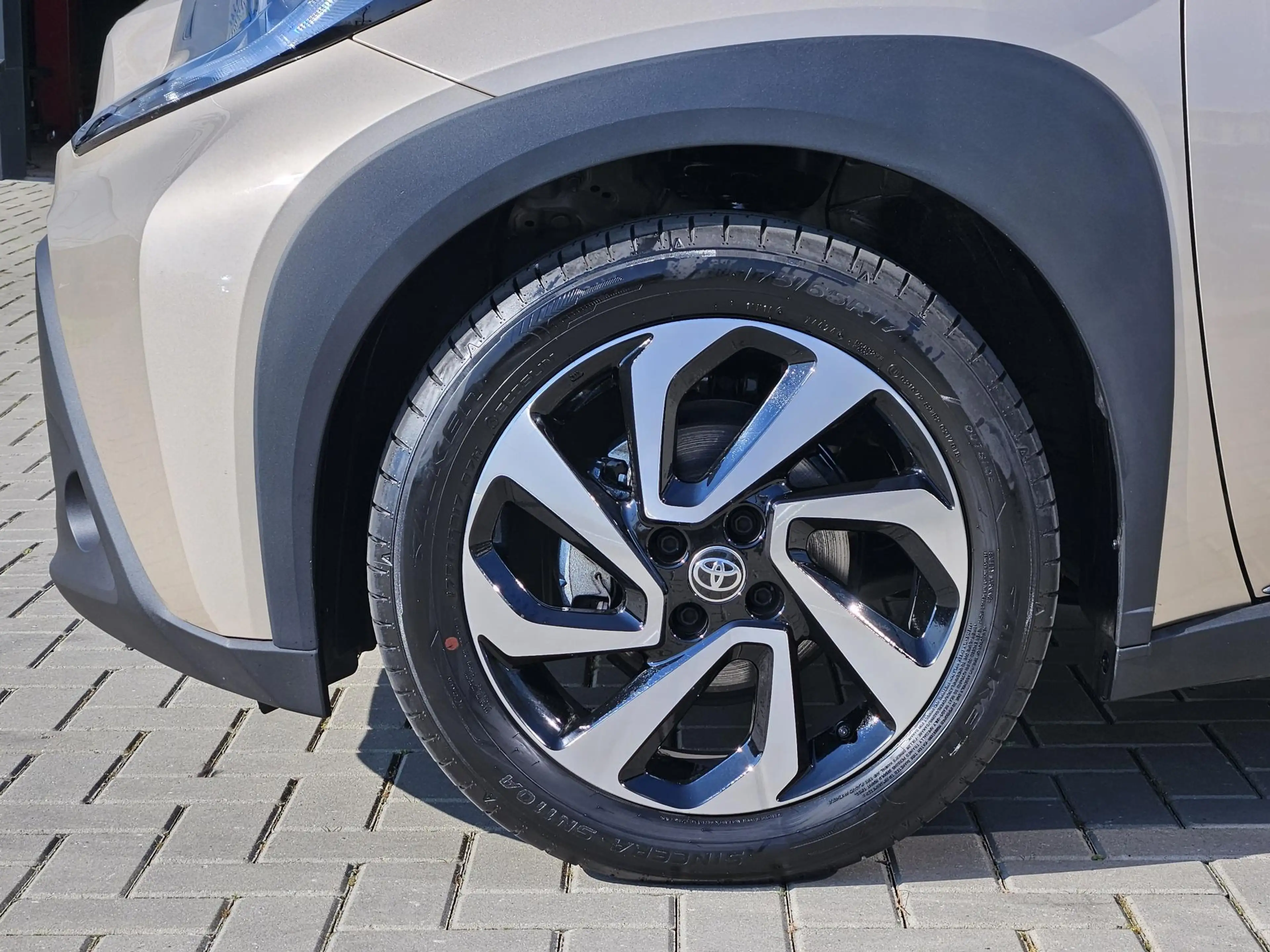 Toyota Aygo X 1.0 VVT-i MT Pulse Two Tone Fabrieksgarantie — photo 3